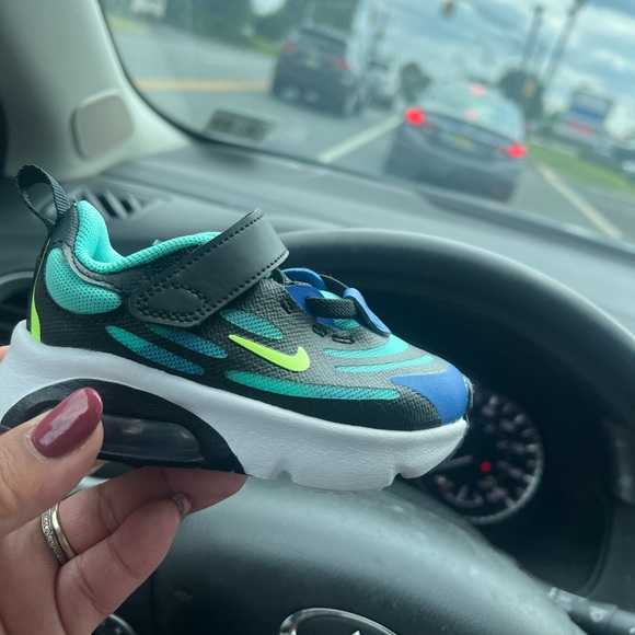 🔥Little kids Nike🔥Sneakers size 5 - Picture 4 of 6